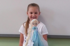 Amelka-ze-swoją-kukiełką